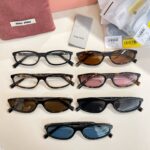 ⁦MIU MIU SMU A06 Sunglasses⁩ – תמונה ⁦3⁩
